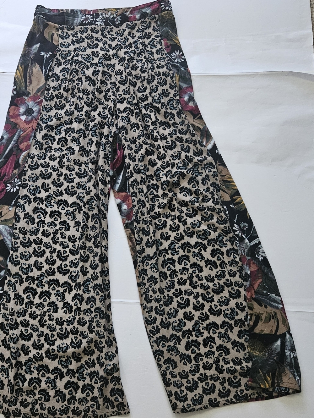 Free People"In the mix" Wide Leg Pants, cheetah floral Sz M - Picture 2 of 6